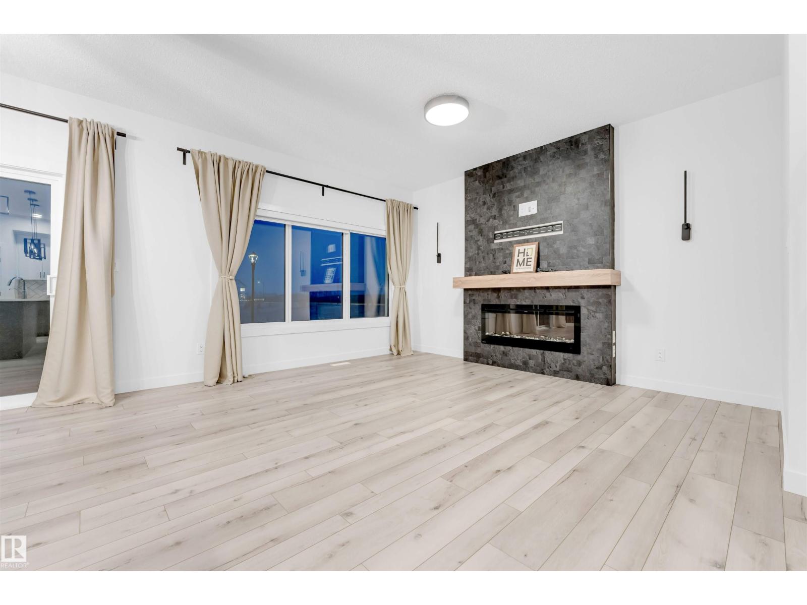 19135 22 AV NW - 12