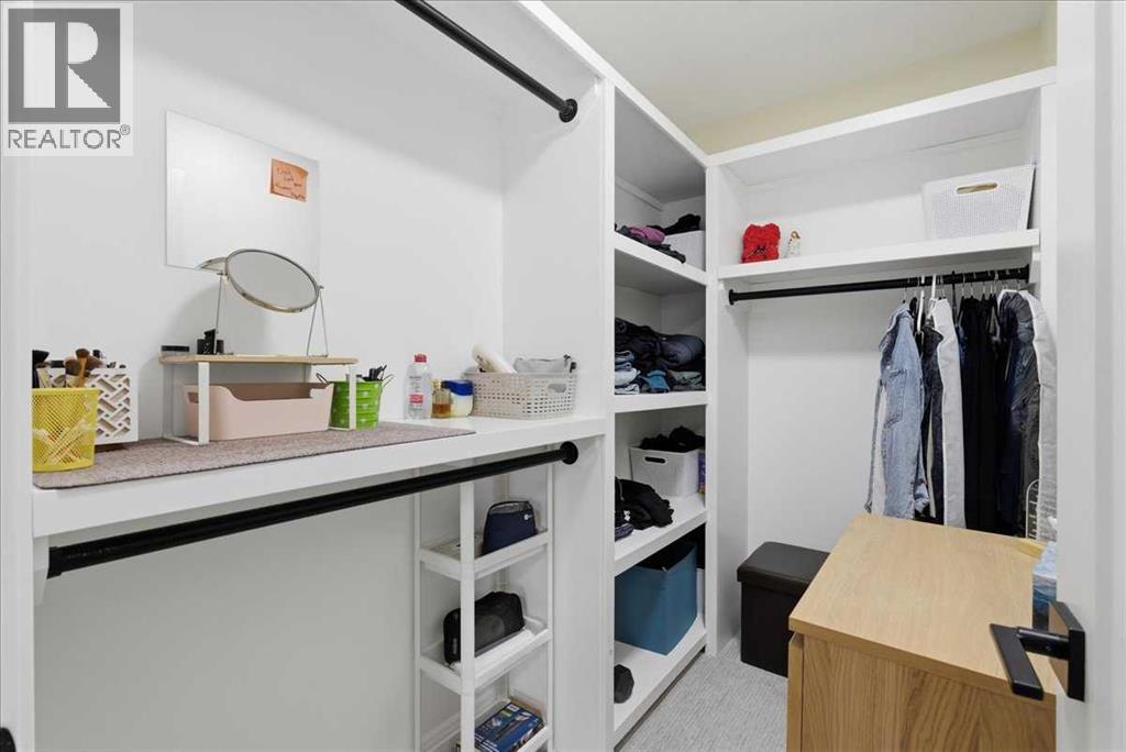 Single Family House for Sale in  Coral Springs Court NE Coral Springs Calgary 