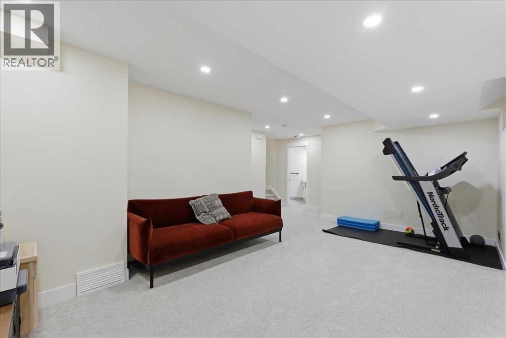 Single Family House for Sale in  Coral Springs Court NE Coral Springs Calgary 