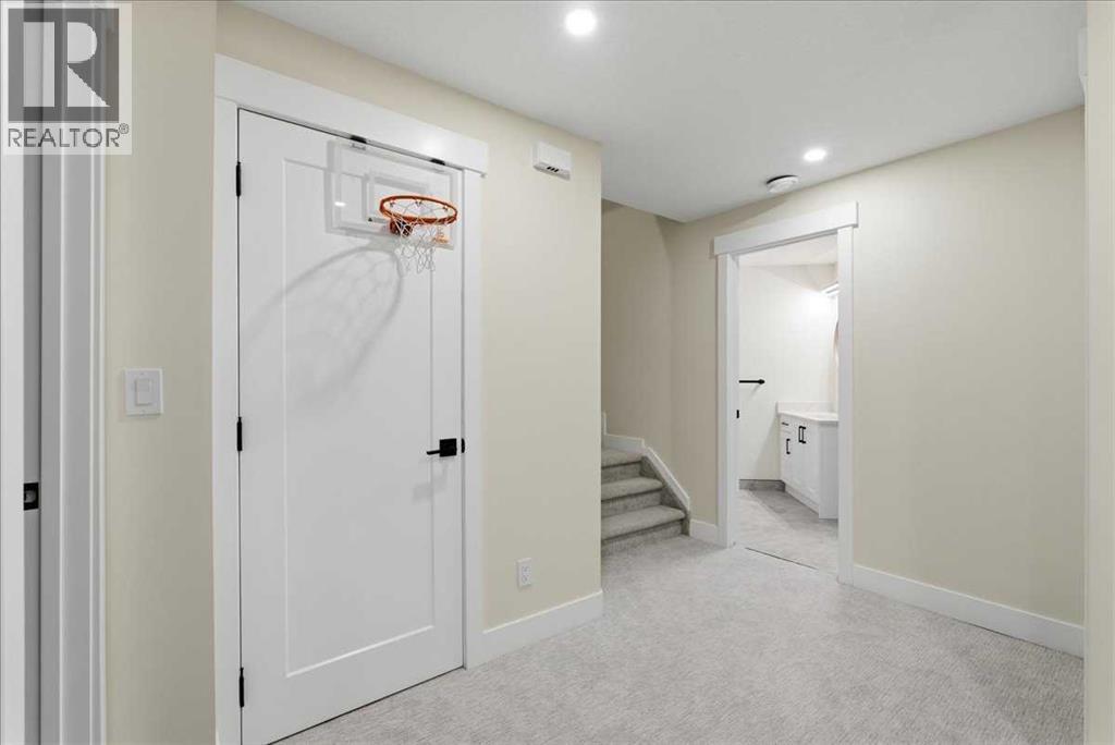 Single Family House for Sale in  Coral Springs Court NE Coral Springs Calgary 