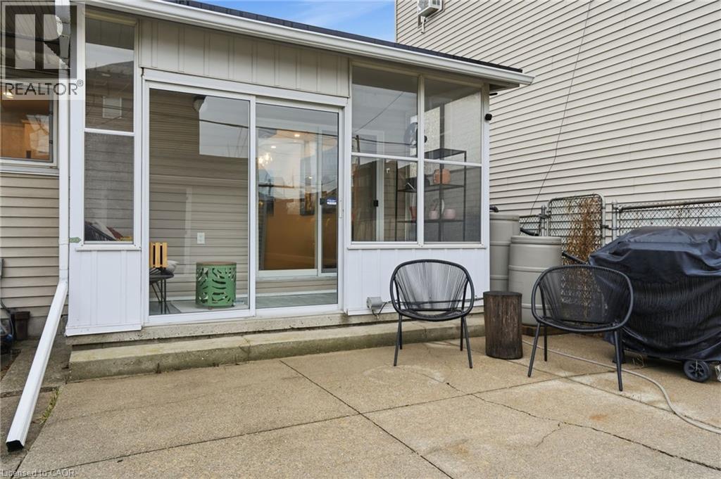 68 DELENA Avenue N - 33