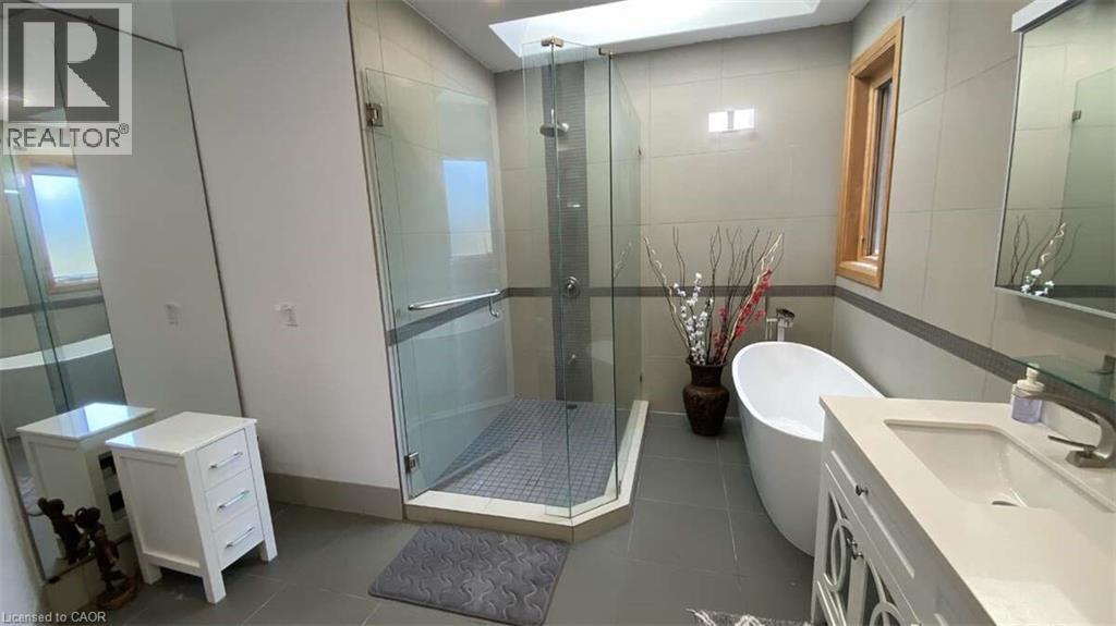 98 BURBANK DRIVE - 31