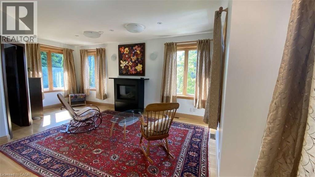 98 BURBANK DRIVE - 30