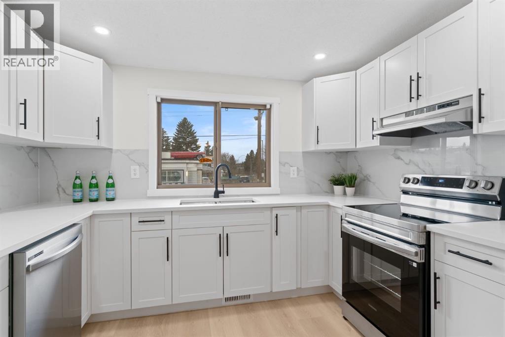 Single Family House Bi-level for Sale in   Avenue NW Bowness Calgary 