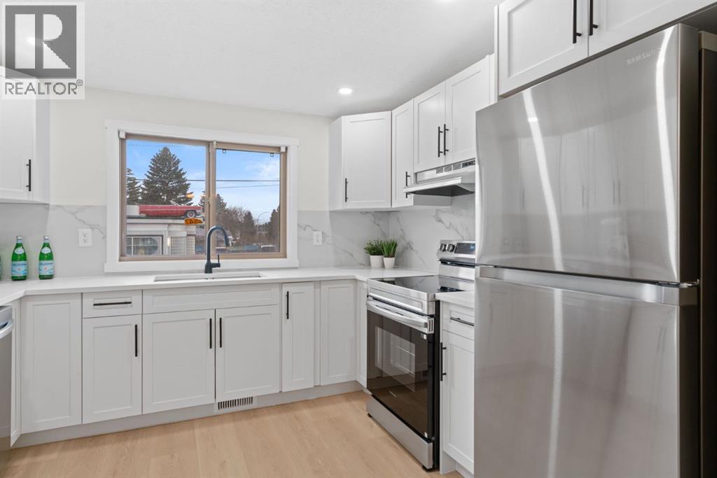 Single Family House Bi-level for Sale in   Avenue NW Bowness Calgary 