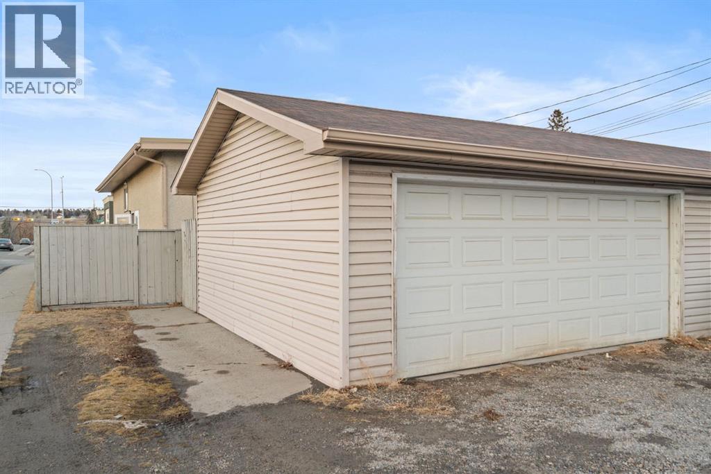 Single Family House Bi-level for Sale in   Avenue NW Bowness Calgary 