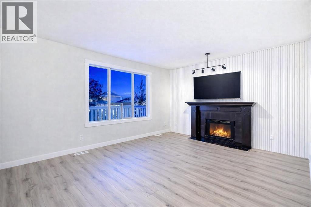 Single Family House for Sale in  Applewood Drive SE Applewood Park Calgary 