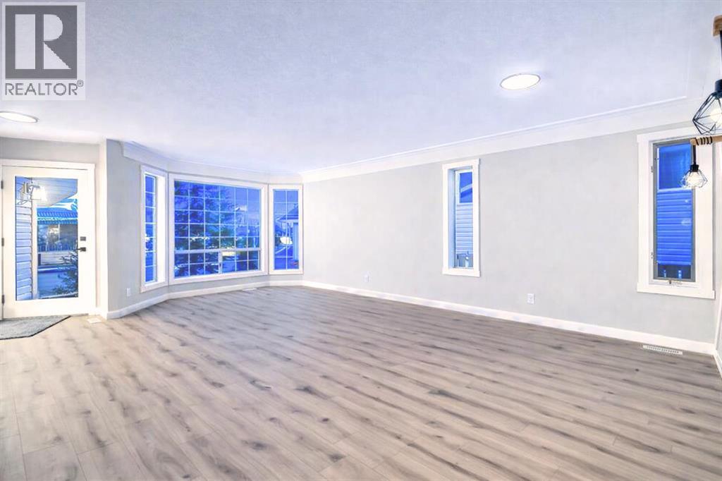 902 Applewood Drive SE, Calgary, Alberta