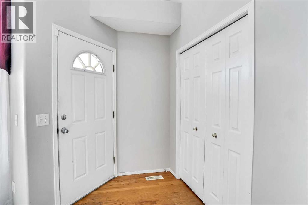 Single Family House for Sale in  Coral Springs Park NE Coral Springs Calgary 