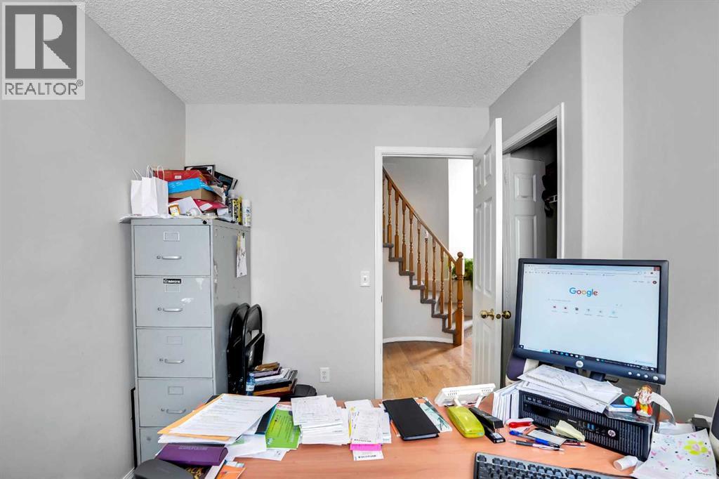 Single Family House for Sale in  Coral Springs Park NE Coral Springs Calgary 