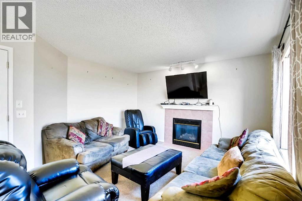 Single Family House for Sale in  Coral Springs Park NE Coral Springs Calgary 