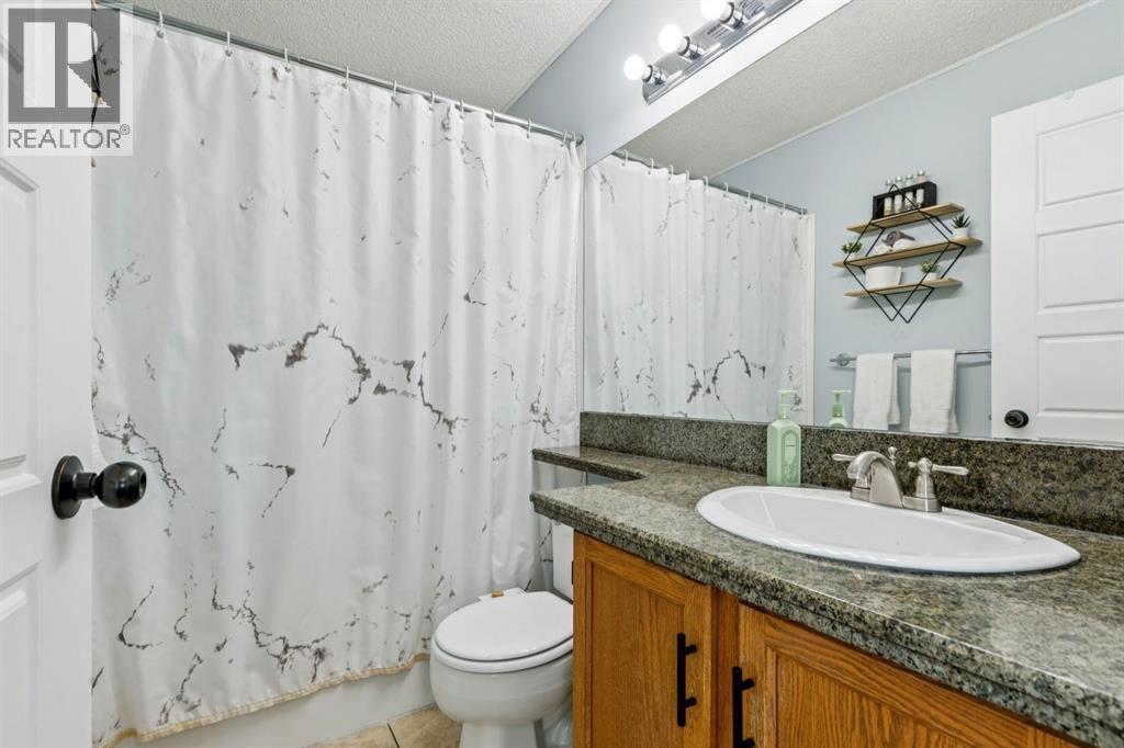 Single Family House for Sale in  Rivercrest Close SE Riverbend Calgary 