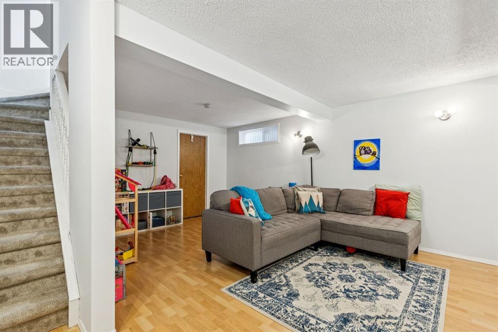 Single Family House for Sale in  Rivercrest Close SE Riverbend Calgary 