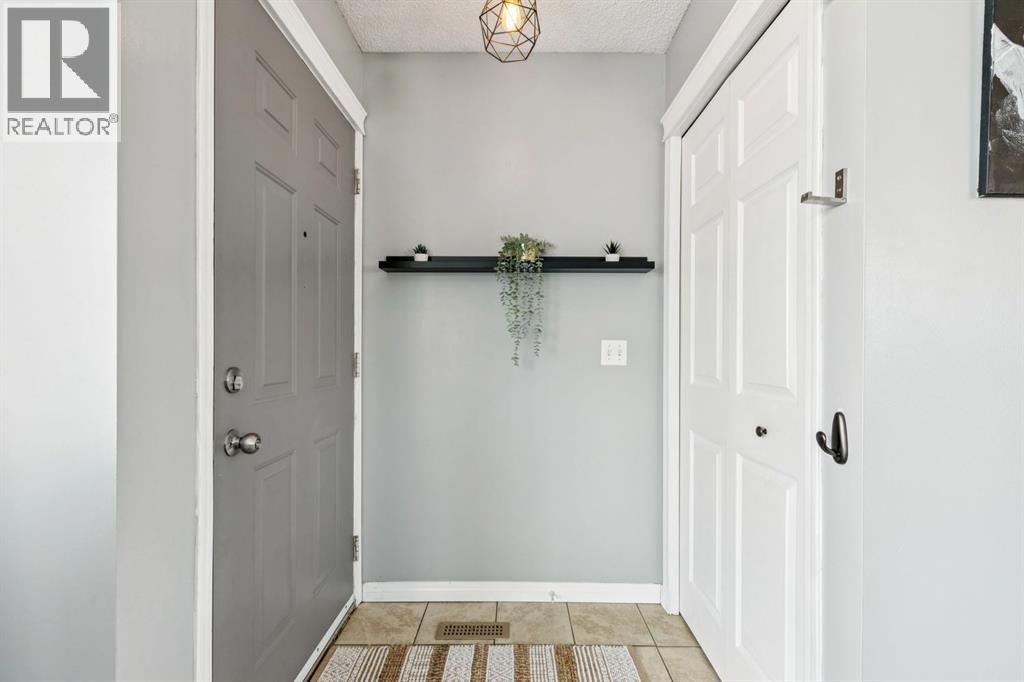 Single Family House for Sale in  Rivercrest Close SE Riverbend Calgary 