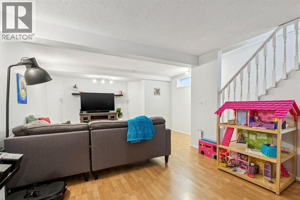 Single Family House for Sale in  Rivercrest Close SE Riverbend Calgary 