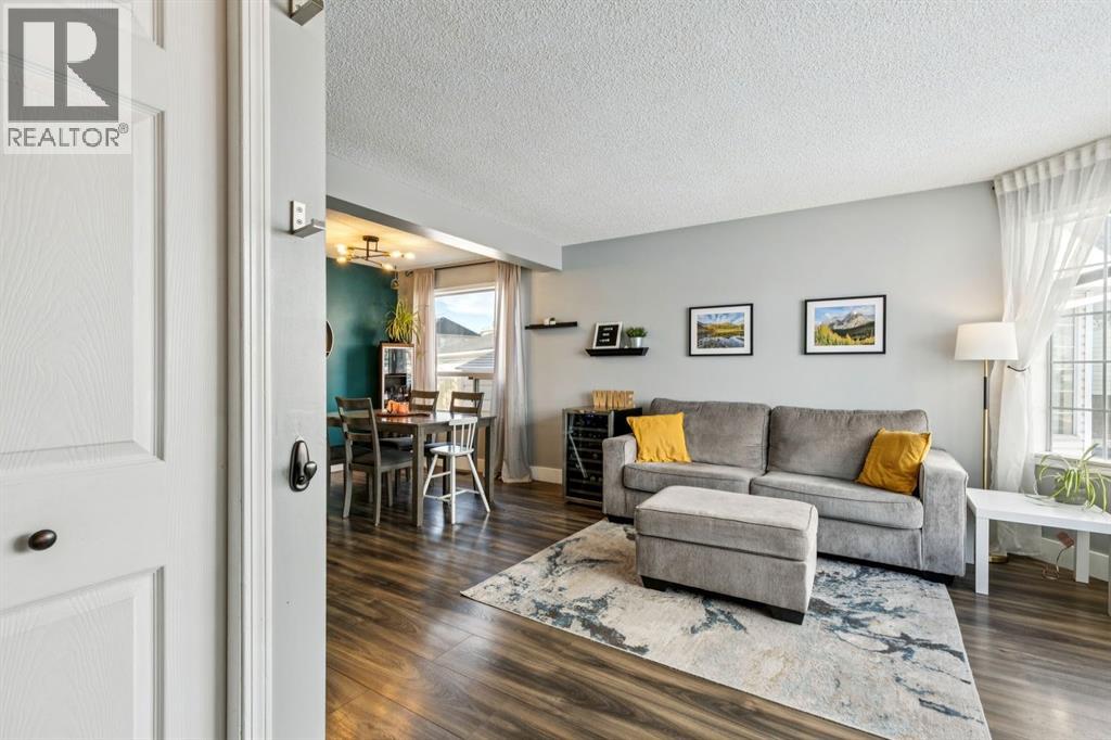 Single Family House for Sale in  Rivercrest Close SE Riverbend Calgary 