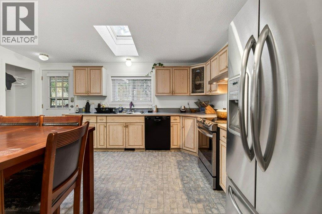 1 Wolfe Street, Sicamous