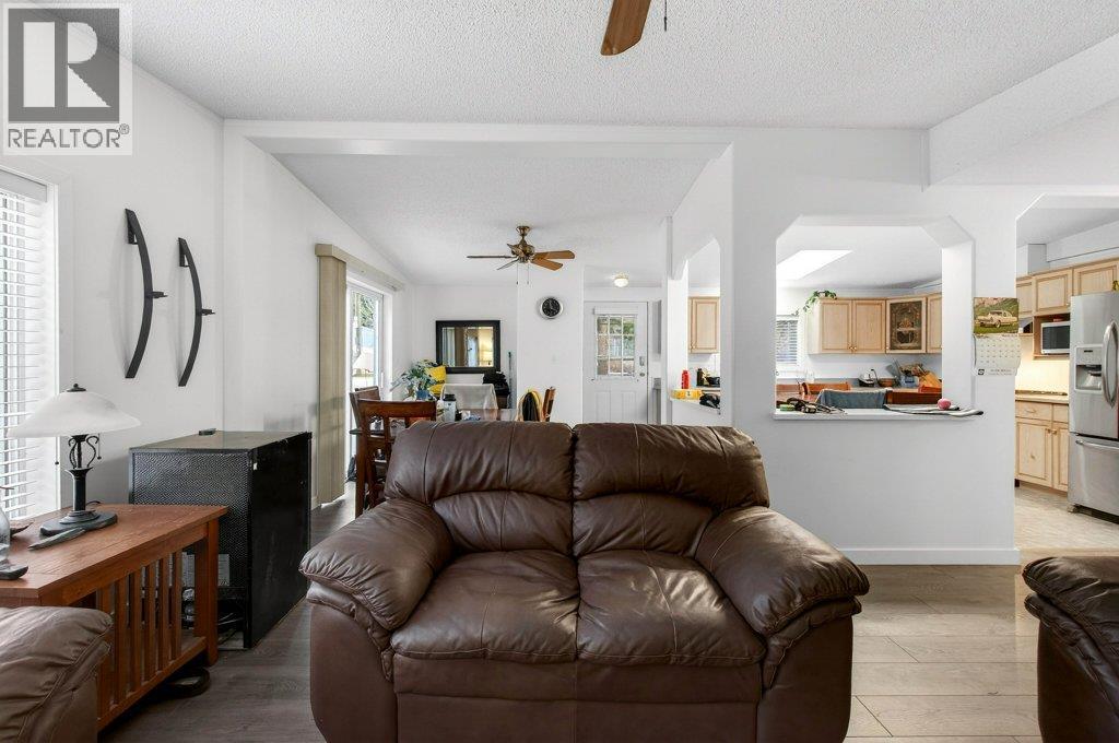 1 Wolfe Street, Sicamous