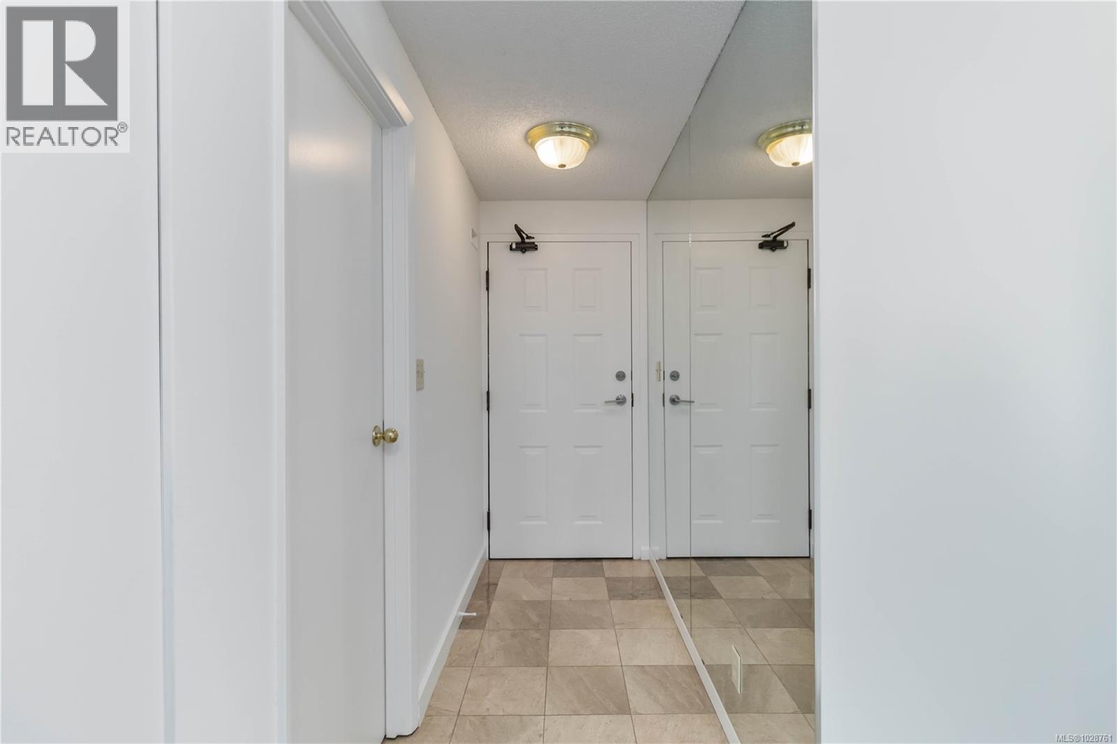 #706 325 Maitland St - 17