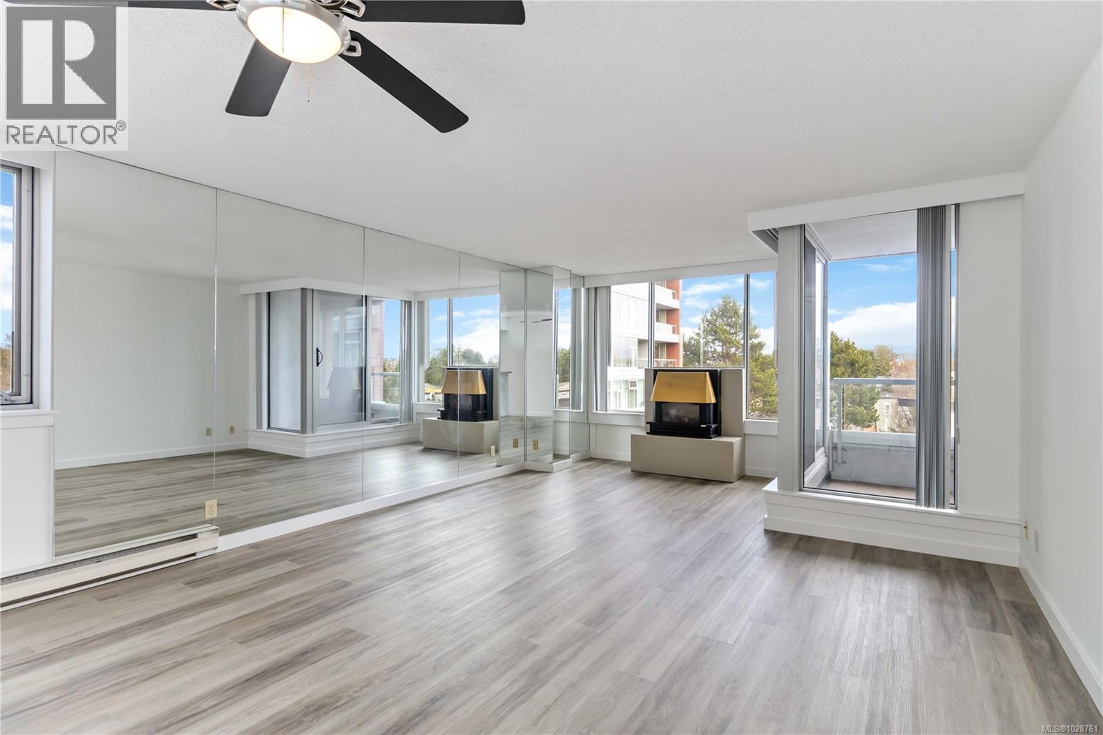#706 325 Maitland St - 2