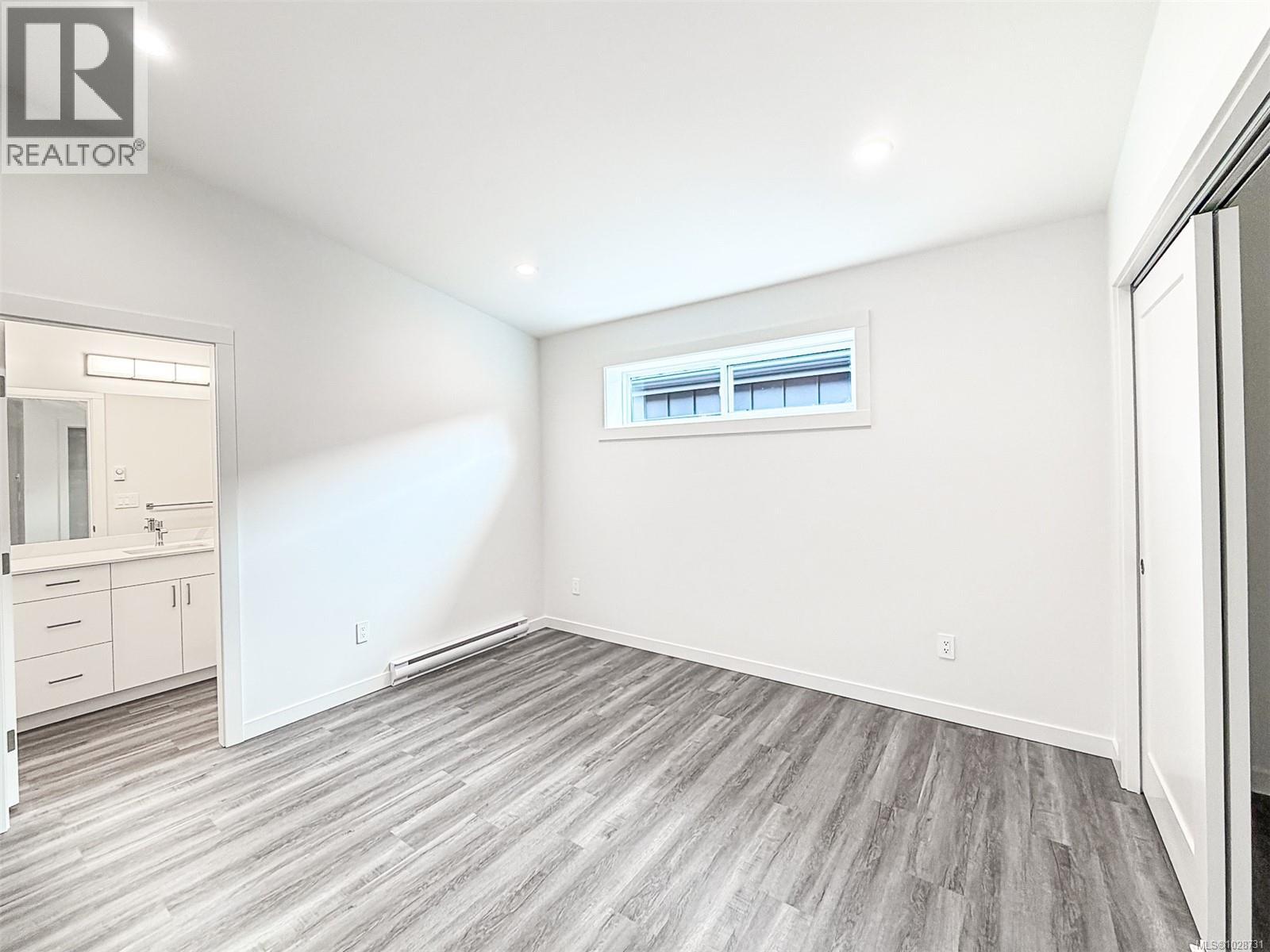 #16 3025 ROYSTON RD - 16