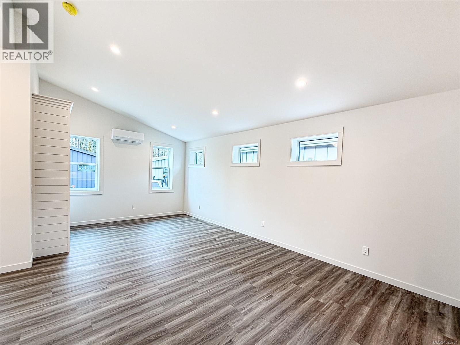 #16 3025 ROYSTON RD - 8