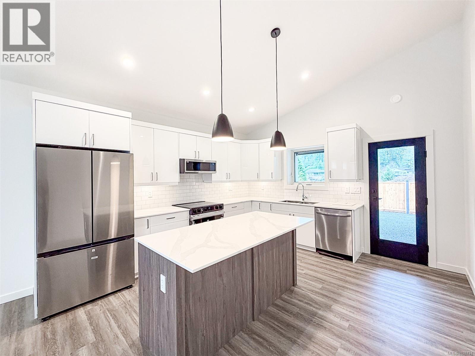 #16 3025 ROYSTON RD - 10