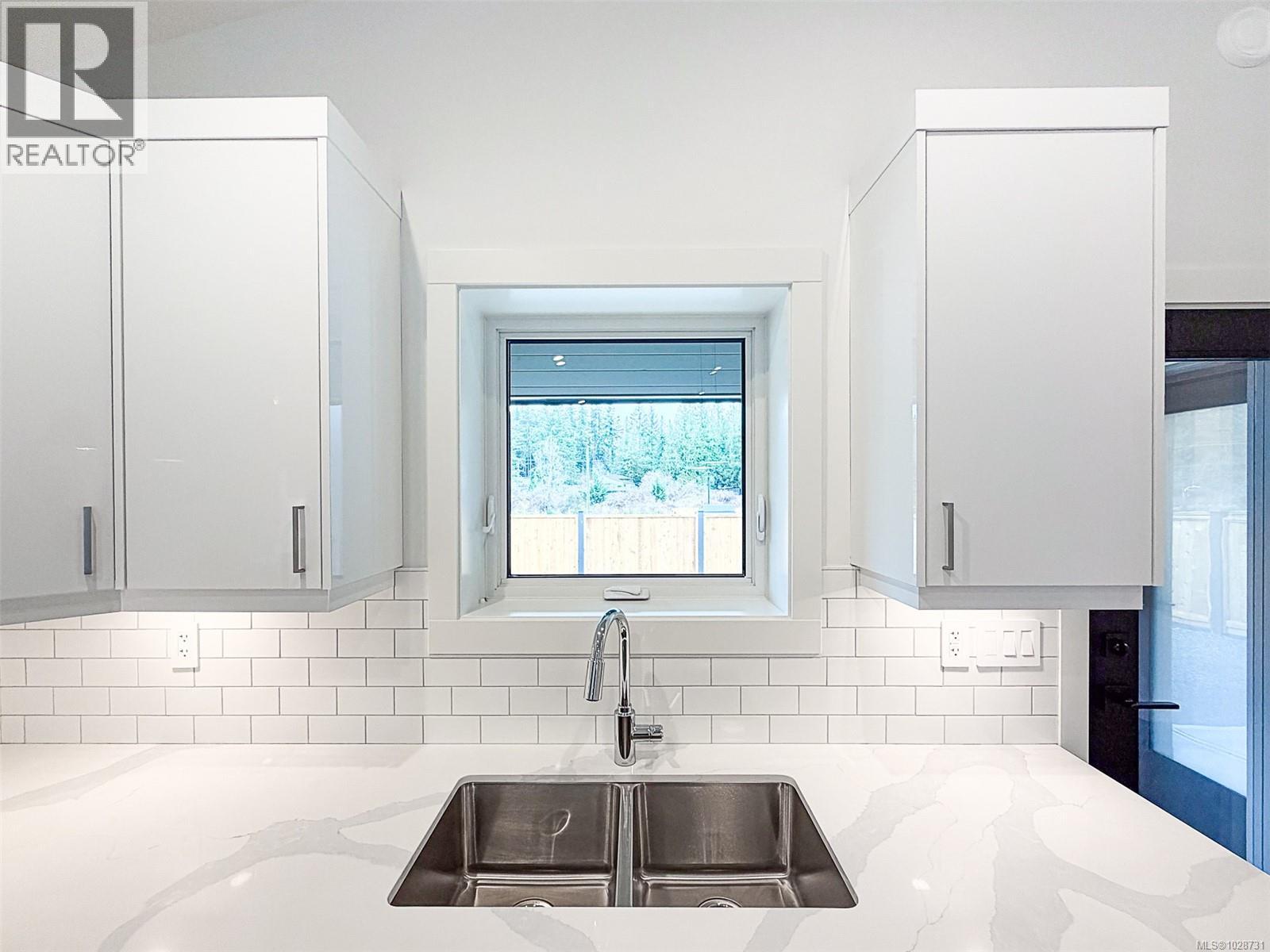 #16 3025 ROYSTON RD - 11