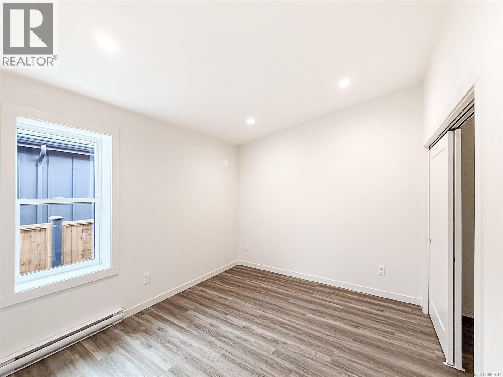 #16 3025 ROYSTON RD - 18