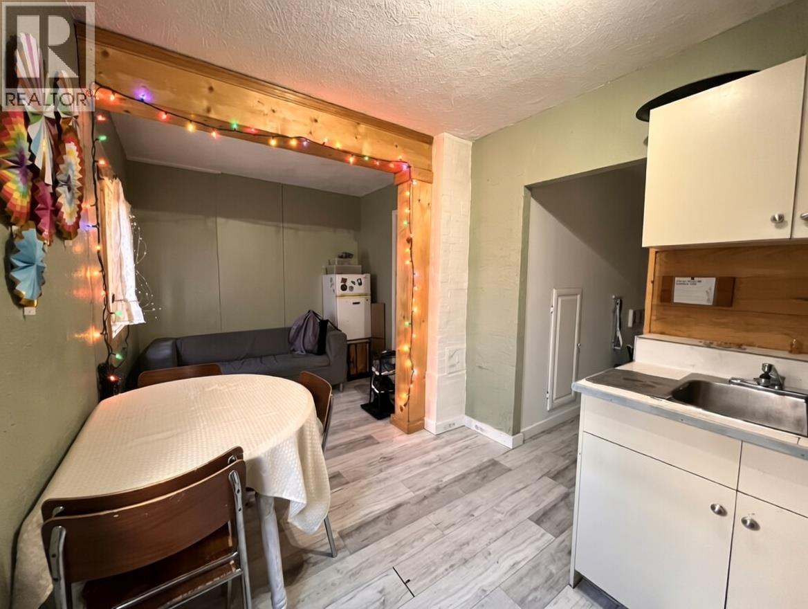 178 columbia Avenue, Castlegar