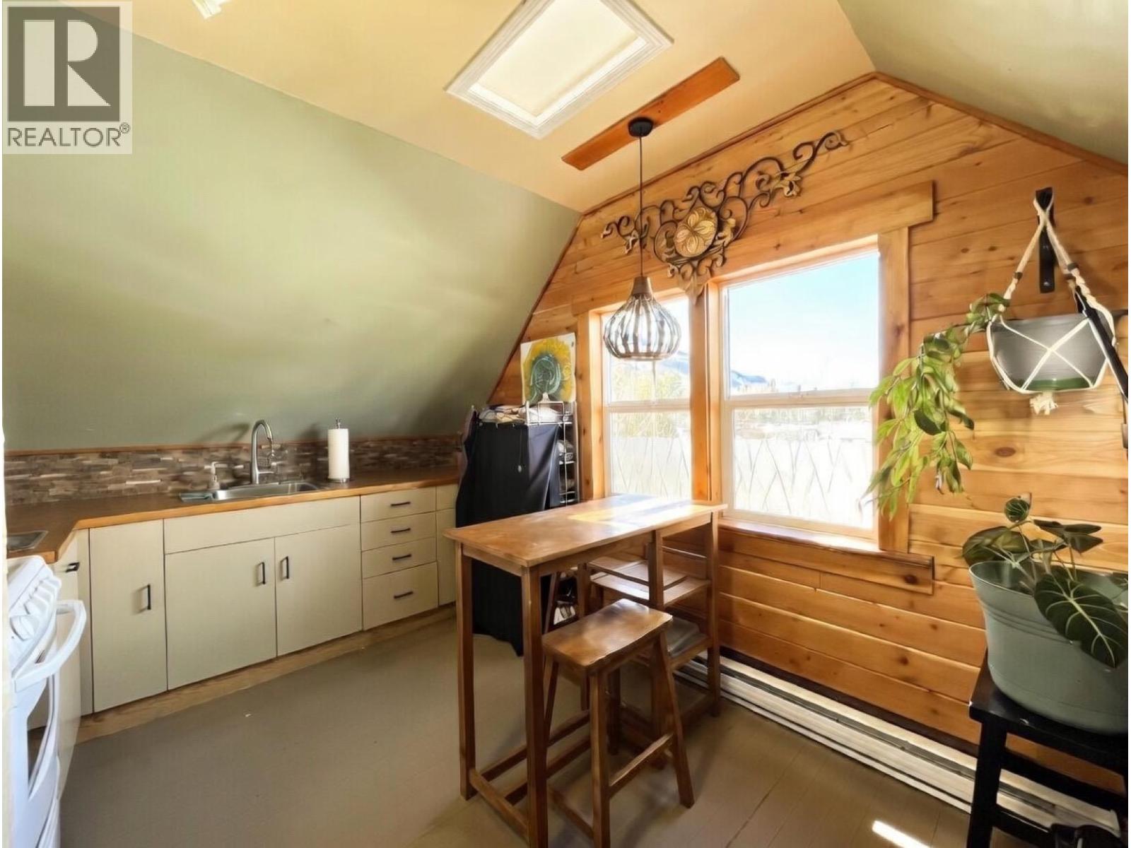 178 columbia Avenue, Castlegar