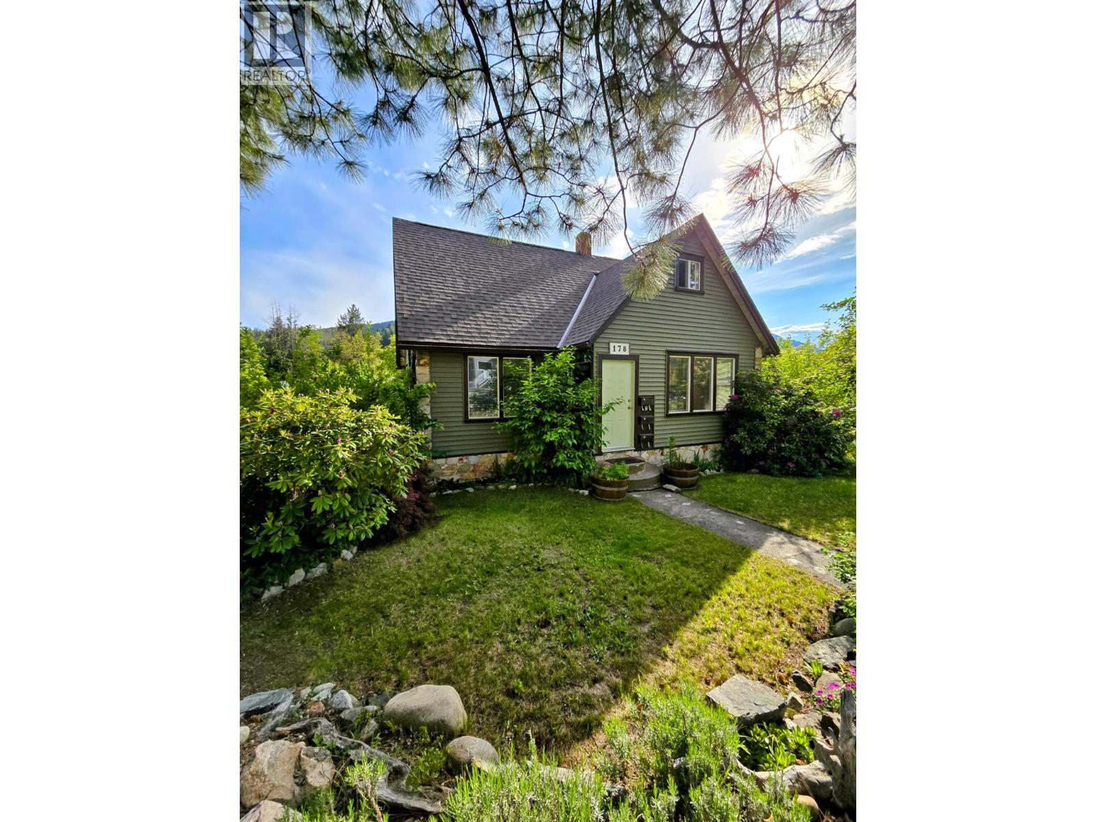 178 columbia Avenue, Castlegar