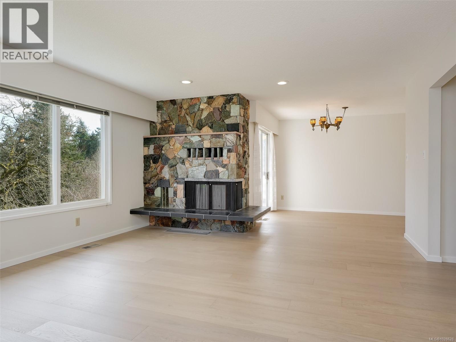 4033 ZINNIA RD - Image 3