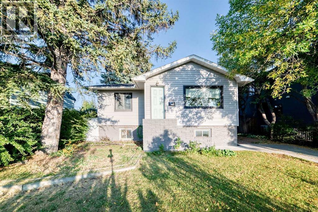 820 9A Street NE - 2