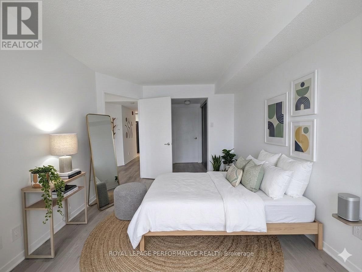 Digital staging, Bedroom w/ 2 closets at bathroom