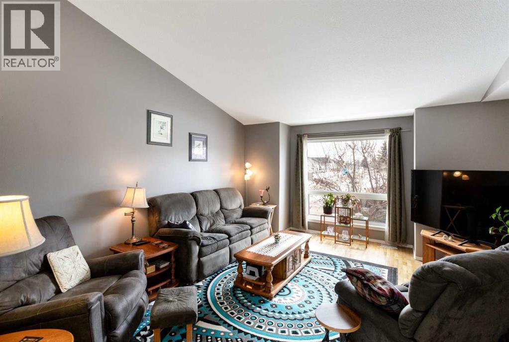 10 Hawthorne Way, Penhold