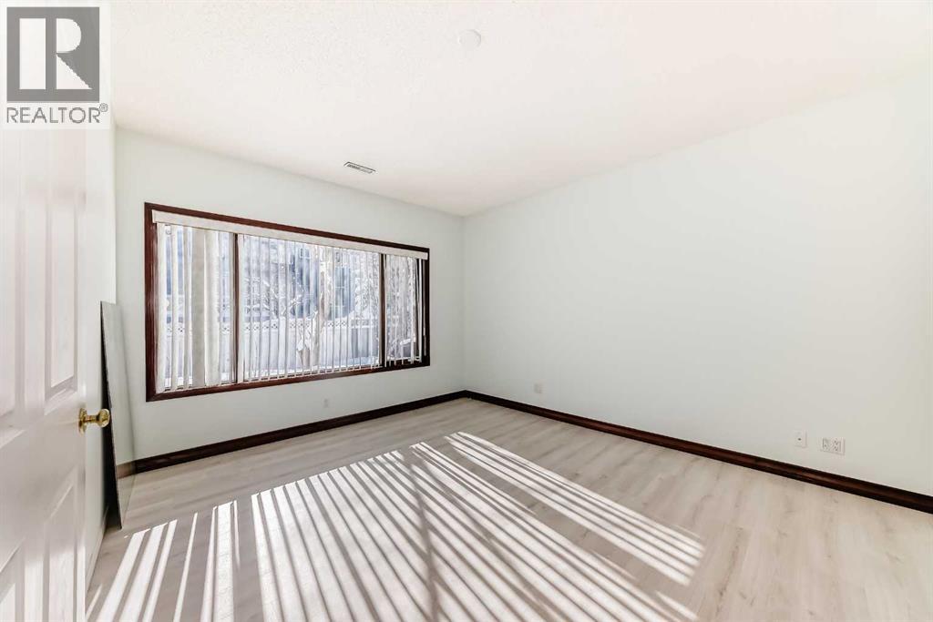 Single Family House for Sale in  Schiller Place NW Scenic Acres Calgary 