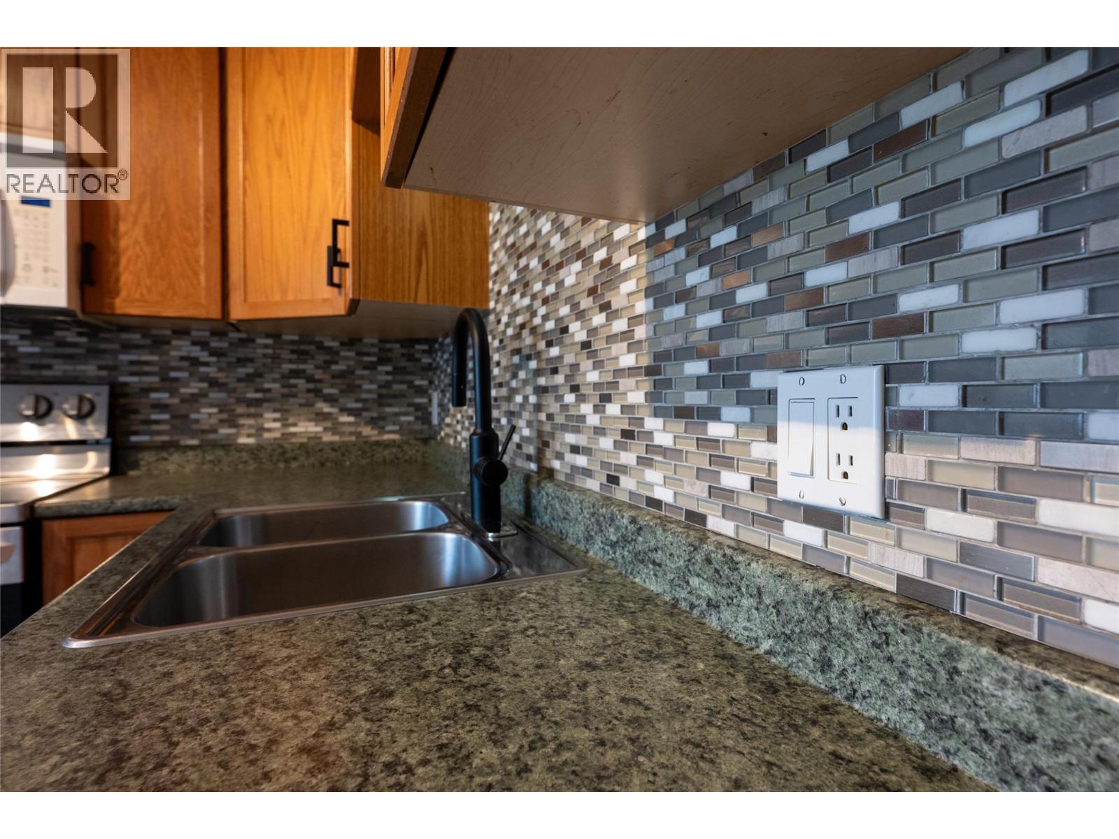 1697 GREENFIELD Avenue Unit# 10, Kamloops