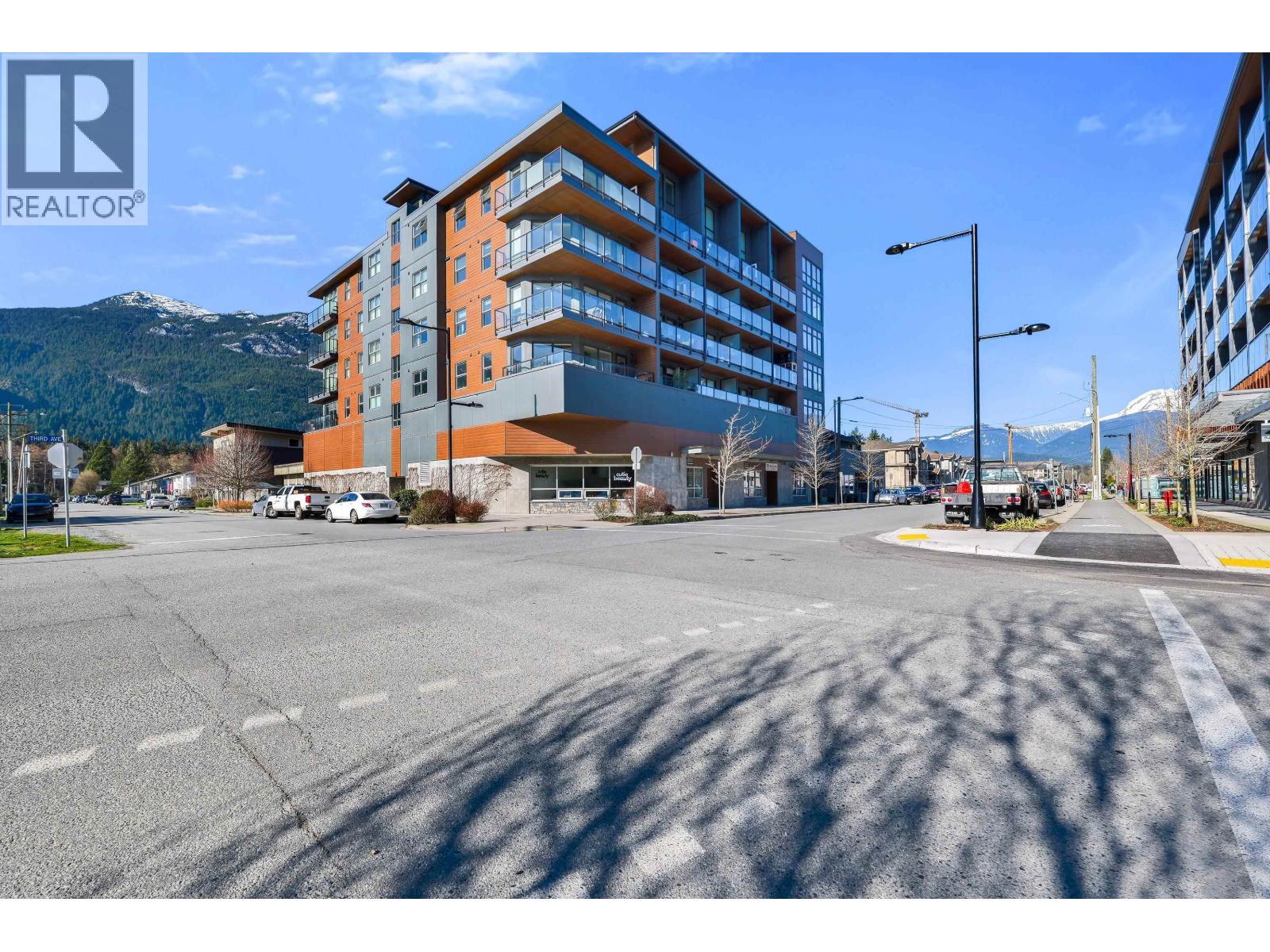 305 38013 THIRD AVENUE, Squamish