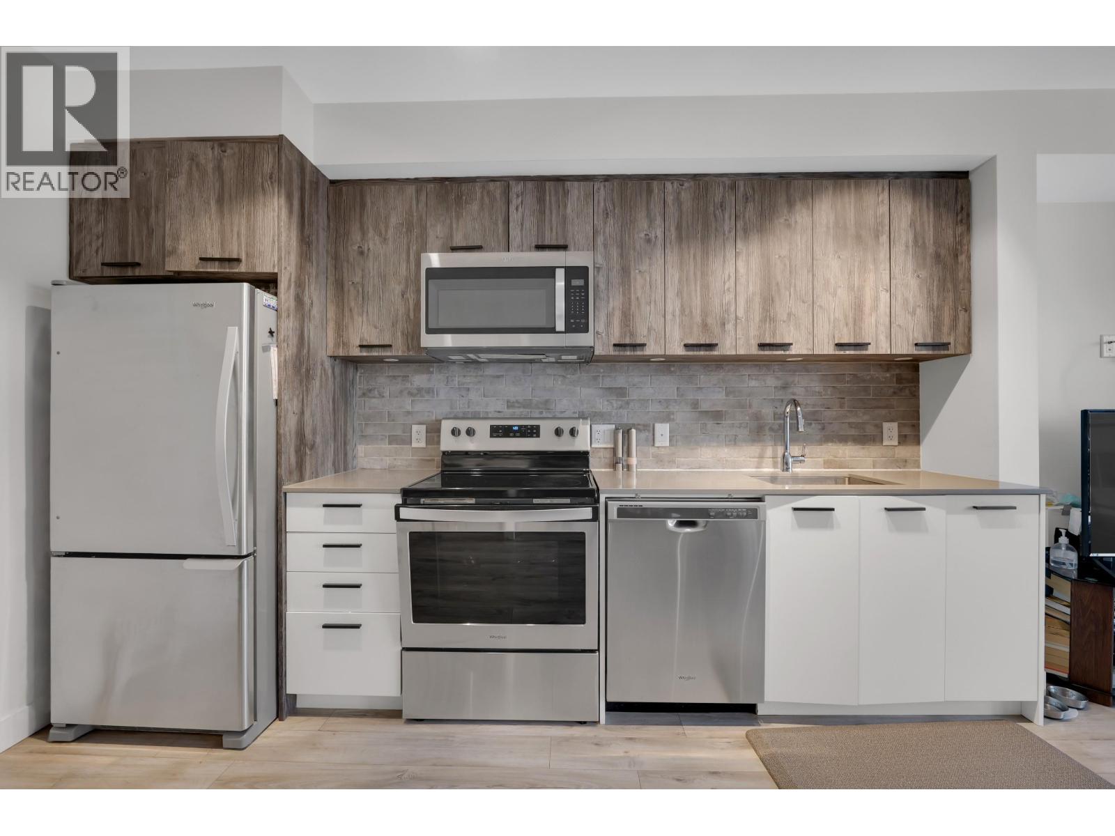 305 38013 THIRD AVENUE, Squamish