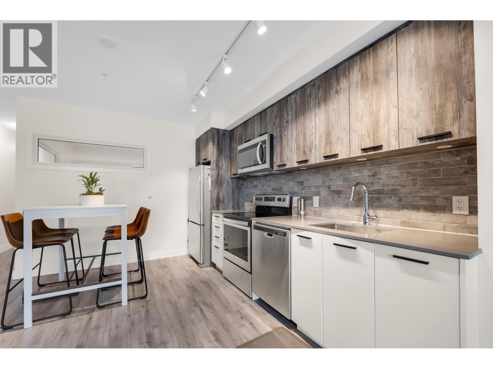 305 38013 THIRD AVENUE, Squamish