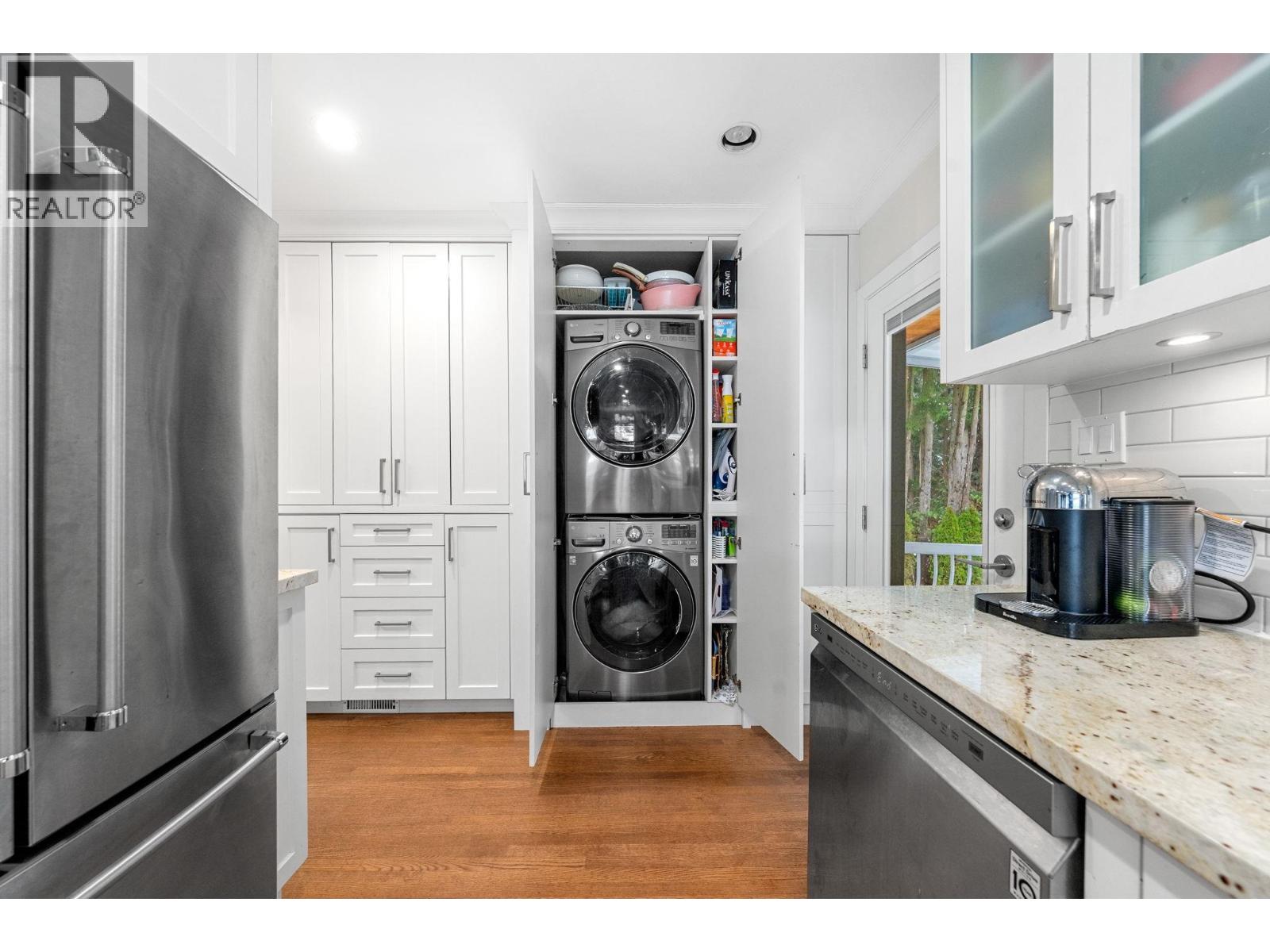 3990 DELBROOK AVENUE, North Vancouver