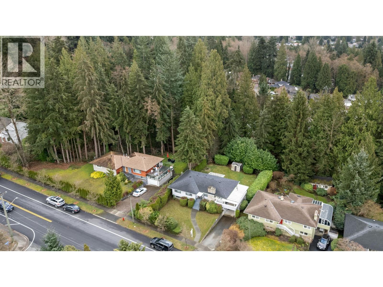 3990 DELBROOK AVENUE, North Vancouver