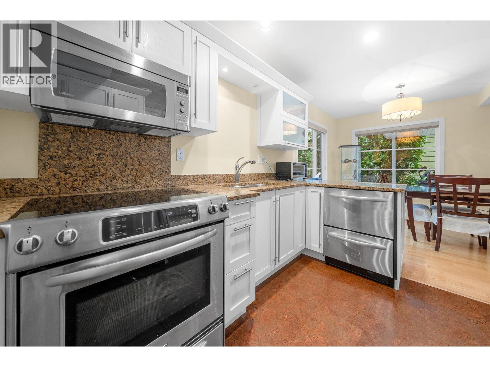 3990 DELBROOK AVENUE, North Vancouver