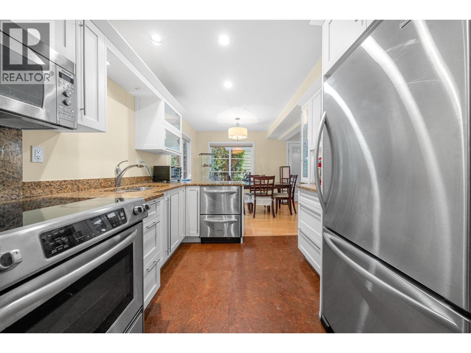 3990 DELBROOK AVENUE, North Vancouver