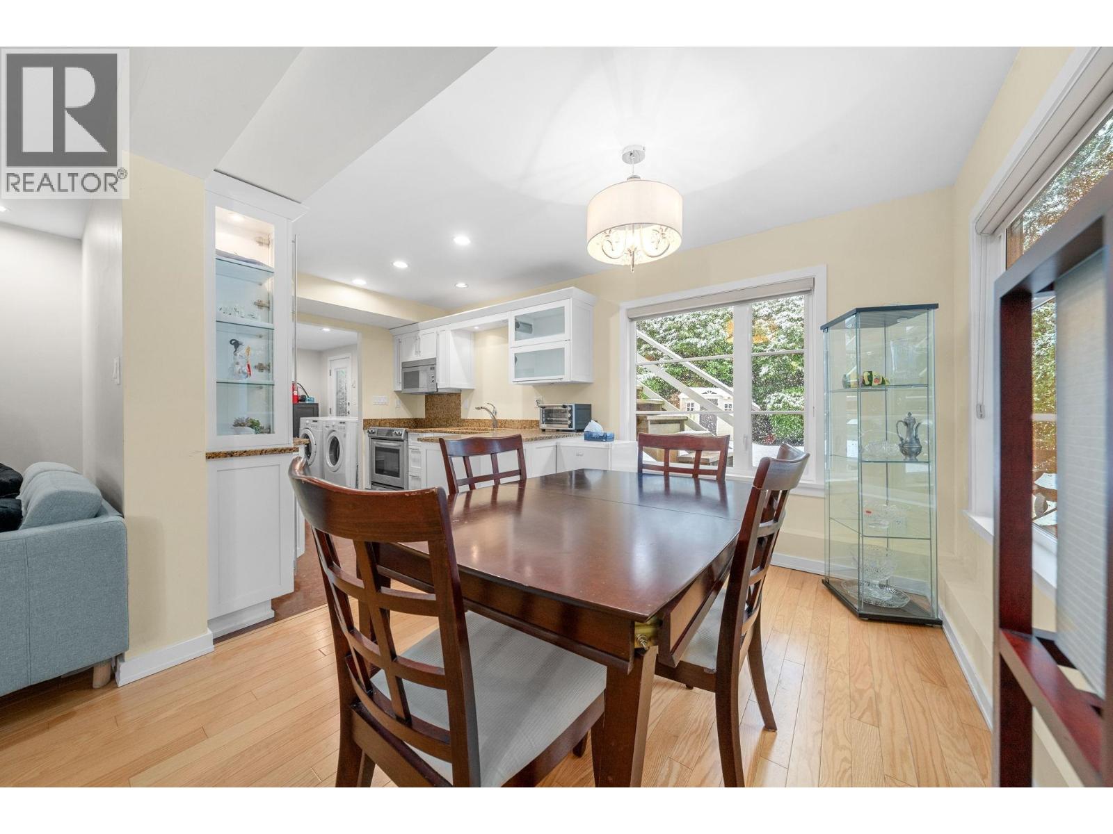 3990 DELBROOK AVENUE, North Vancouver