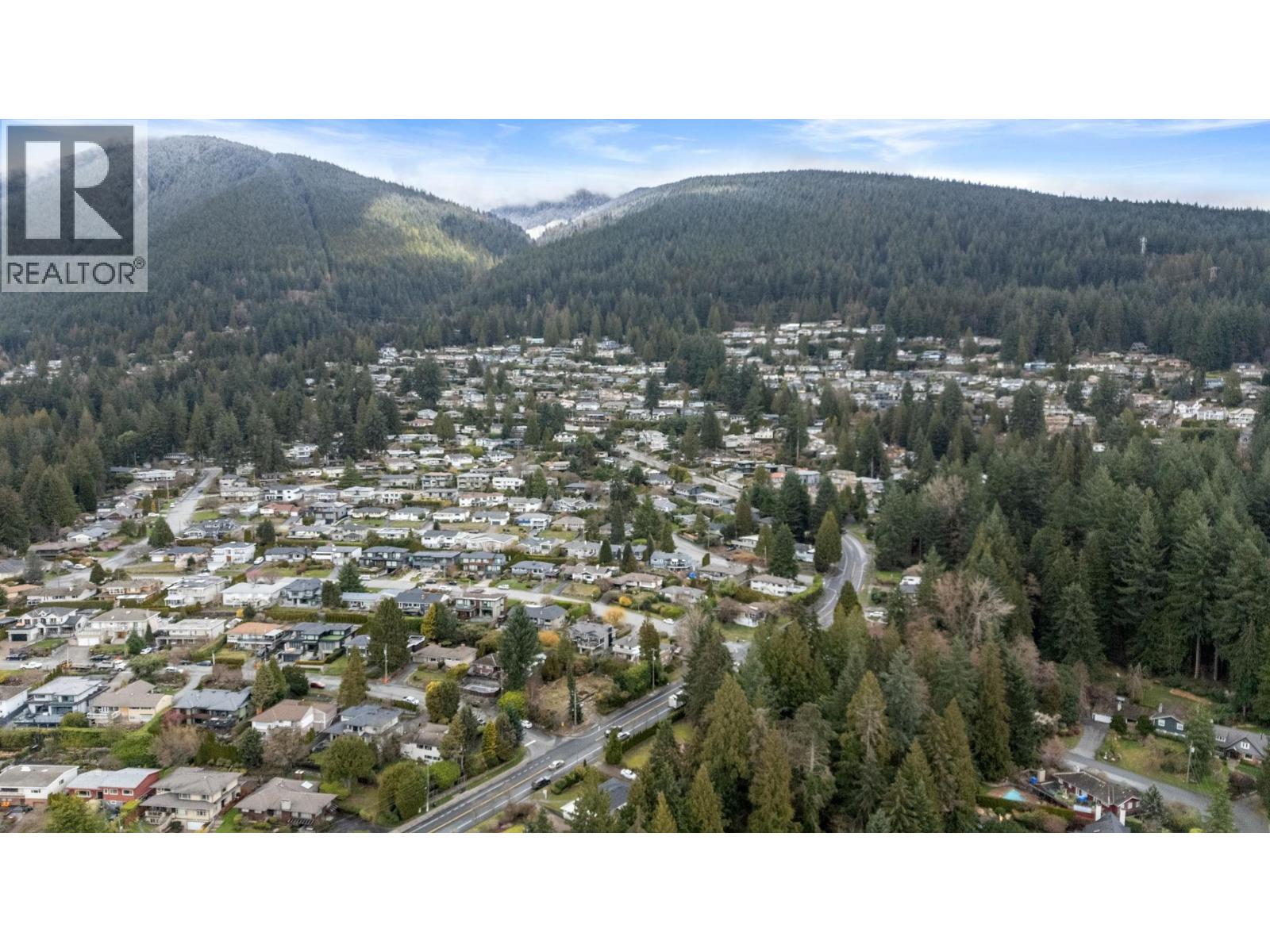 3990 DELBROOK AVENUE, North Vancouver