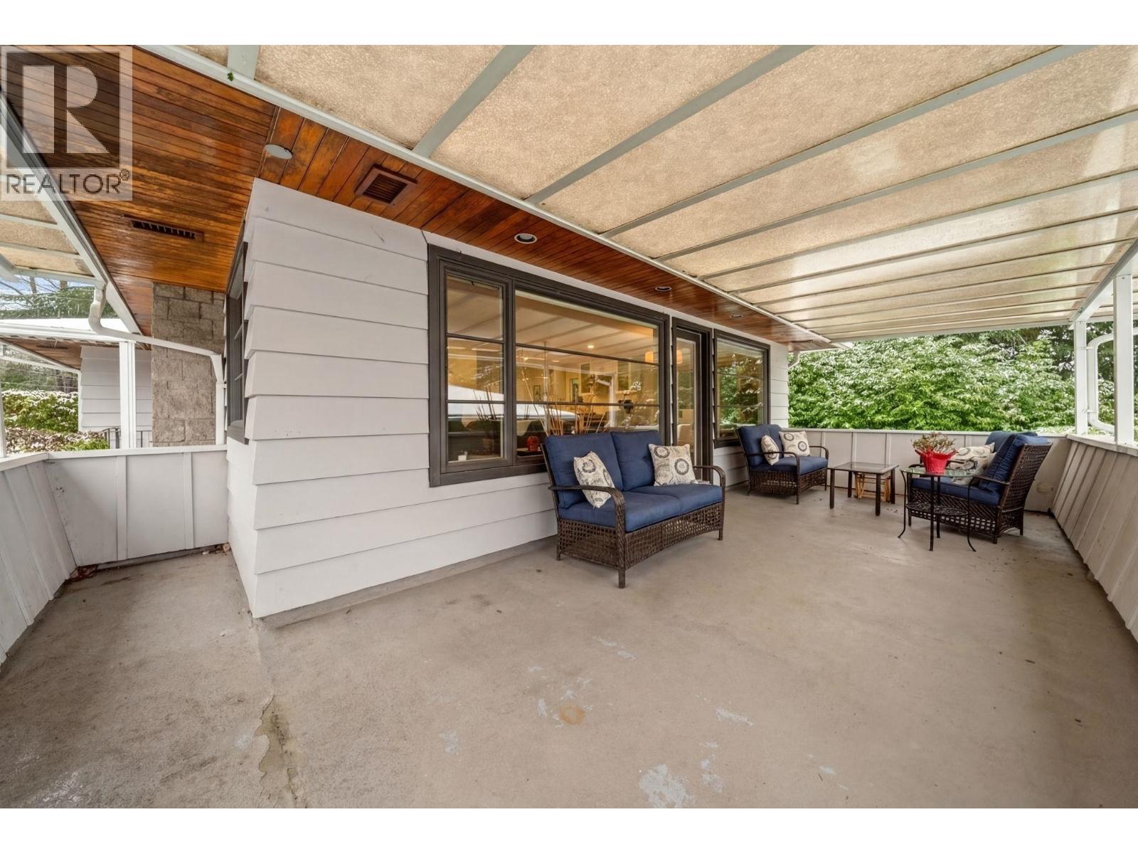 3990 DELBROOK AVENUE, North Vancouver