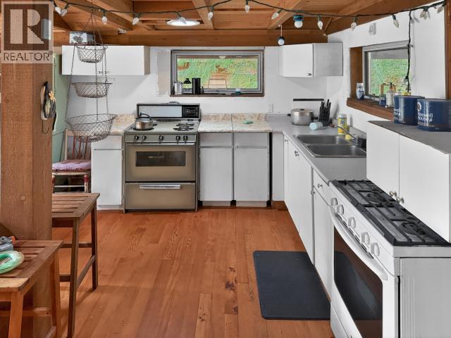 1229 TENNYSON RD, Savary Island