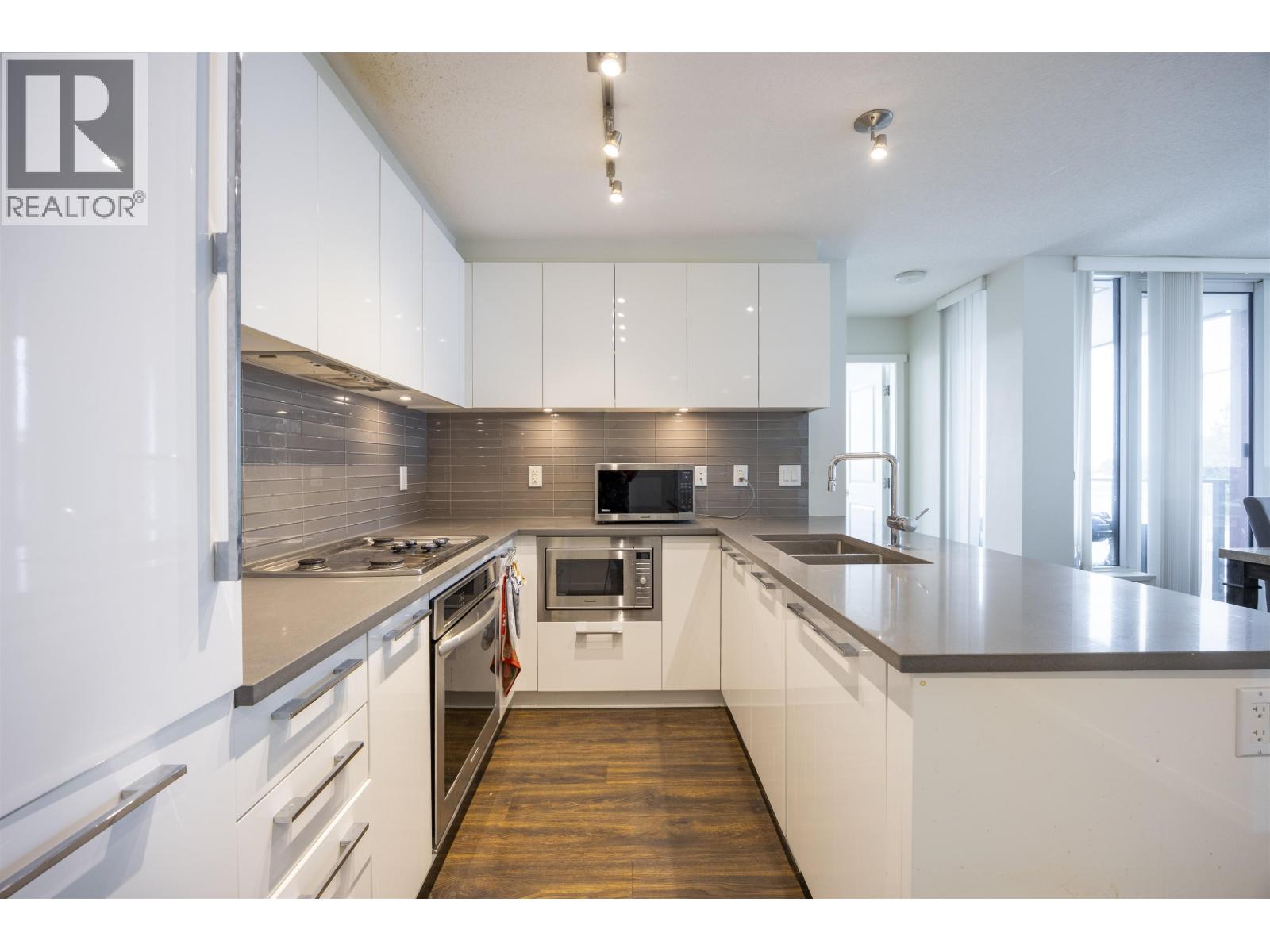 705 6658 DOW Avenue - photo 2